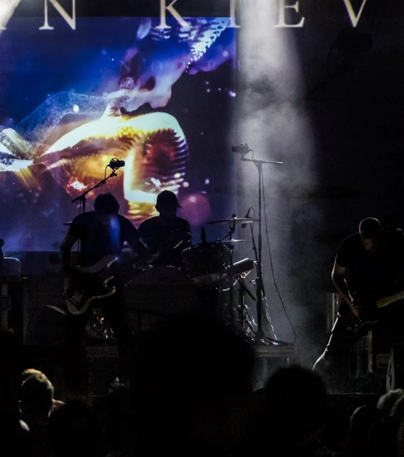 Visuels live et direction artistique post-rock — Lost in Kiev
